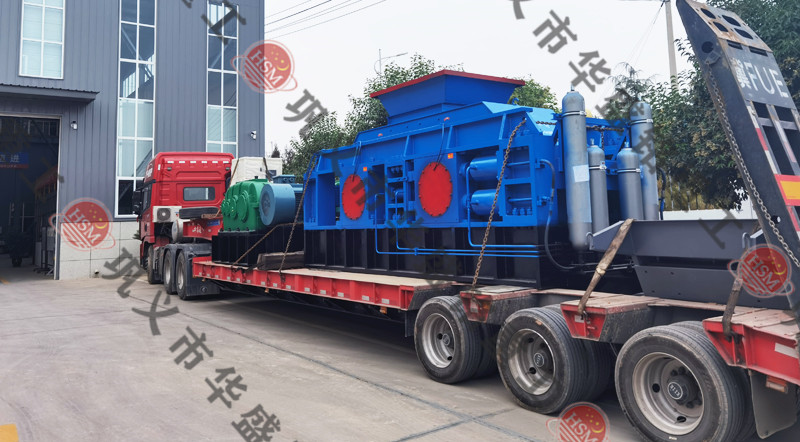 全液壓對(duì)輥制砂機(jī)發(fā)貨現(xiàn)場
